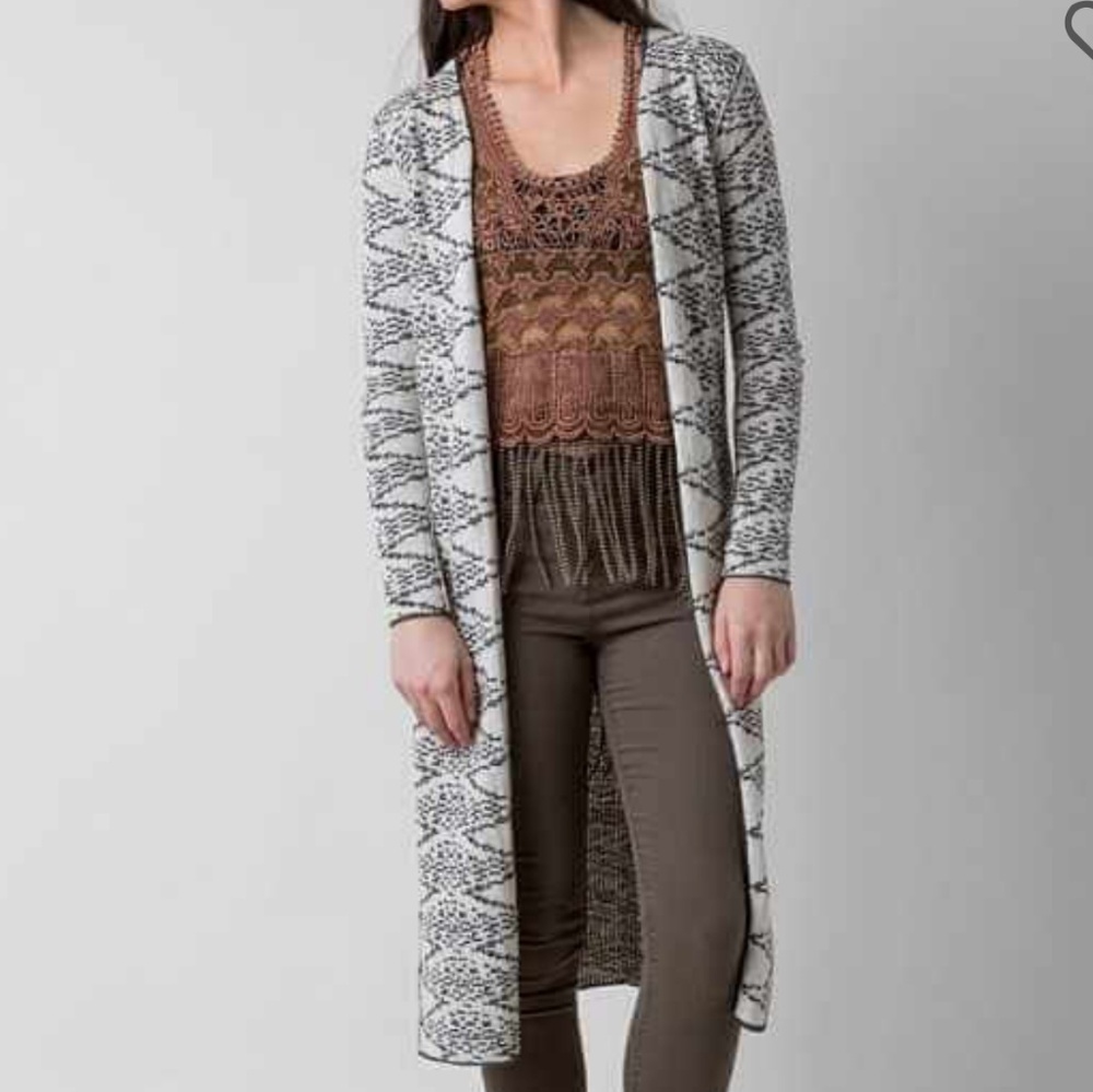 ๐SALE๐๐ Reversible Diamond Design Cardigan - Picture 4 of 6